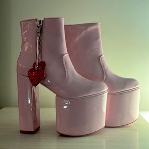 Sugar Thrillz Heartstomper Platform Boots💓